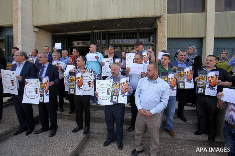 Palestinian journalists hold placards during a protest demanding release their colleague Omar Nazzal, in Israeli jail, in the West Bank city of Nablus, on April 30, 2016. Photo by Nedal Eshtayah