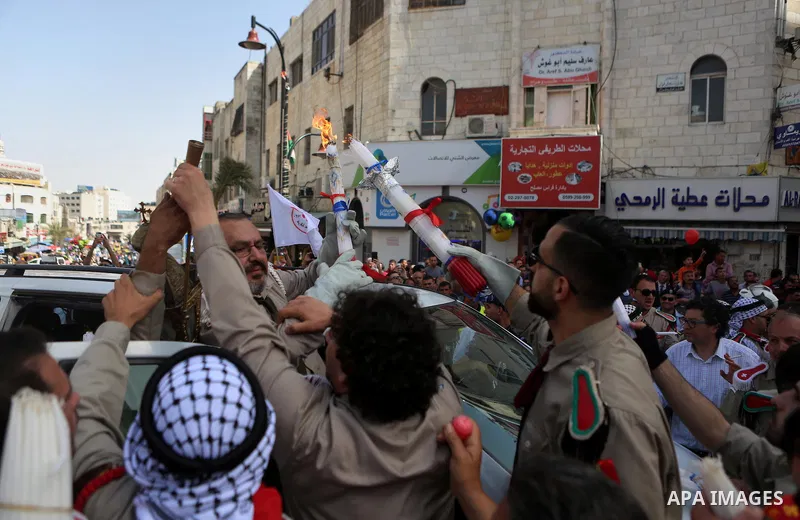 Palestinian christians march in the traditional Sabt al-Nour parade, in the West Bank city of Ramallah, on April 30, 2016. The Holy Fire is described by Orthodox Christians as a miracle that occurs every year at the Chur...