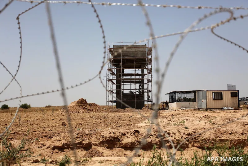 Palestinian workers built a well during the Workers' Day, in Khan Younis in the southern Gaza Strip May 1, 2016. Photo by Ashraf Amra