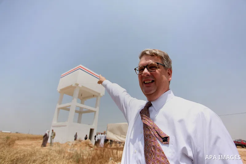 Representative for the Netherlands to the Palestinian Authority Peter Mollema visits a Dutch-funded project aimed at suppling farms with water, in Khan Younis in the southern Gaza Strip May 1, 2016. Photo by Ashraf Amra