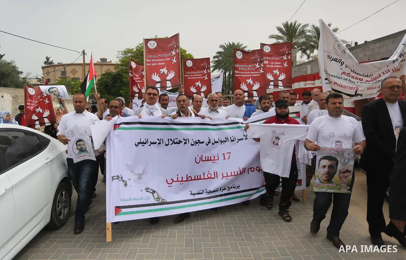 Palestinians take part in a protest demanding release the prisoners in Israeli jails, in front of the headquarter United Nation "UNSCO" in Gaza City, on May 3, 2016. Photo by Mohammed Asad