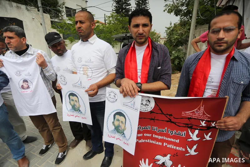 Palestinians take part in a protest demanding release the prisoners in Israeli jails, in front of the headquarter United Nation "UNSCO" in Gaza City, on May 3, 2016. Photo by Mohammed Asad
