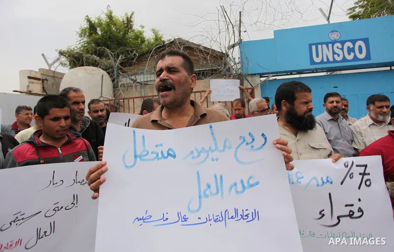 Palestinian workers demonstrate against the Israeli blockade of the Gaza Strip, in Gaza city, on May 3, 2016. Photo by Ashraf Amra