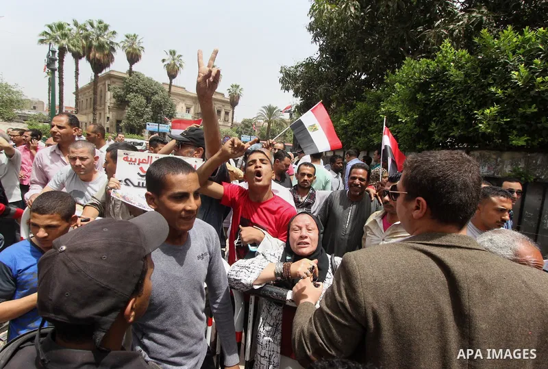 Egyptian Journalists take part during a protest against the arrests of fellow journalists in the capital Cairo on May 4, 2016. Photo by Amr Sayed