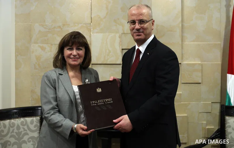 Palestinian Prime Minister, Rami Hamdallah, meets with Jordanian Minister of Culture, Lana Mamcg, on May 5, 2016. Photo by Prime Minister Office