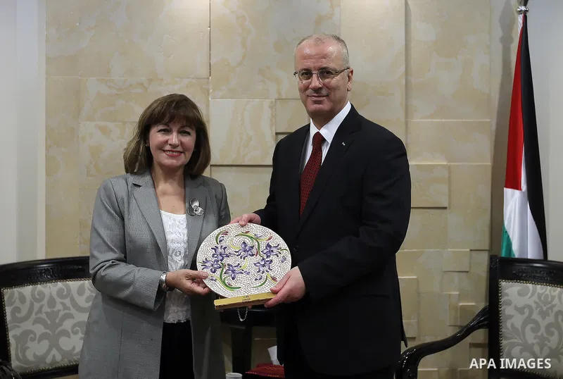 Palestinian Prime Minister, Rami Hamdallah, meets with Jordanian Minister of Culture, Lana Mamcg, on May 5, 2016. Photo by Prime Minister Office