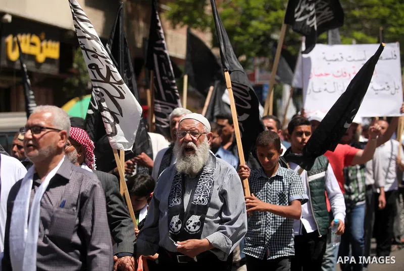Palestinian supporters of the Islamist party Hizb Ut-Tahrir take part in a rally to mark the 95th anniversary of the overthrow of the Islamic Caliphate, in Gaza city on May 5, 2016. Photo by Ashraf Amra