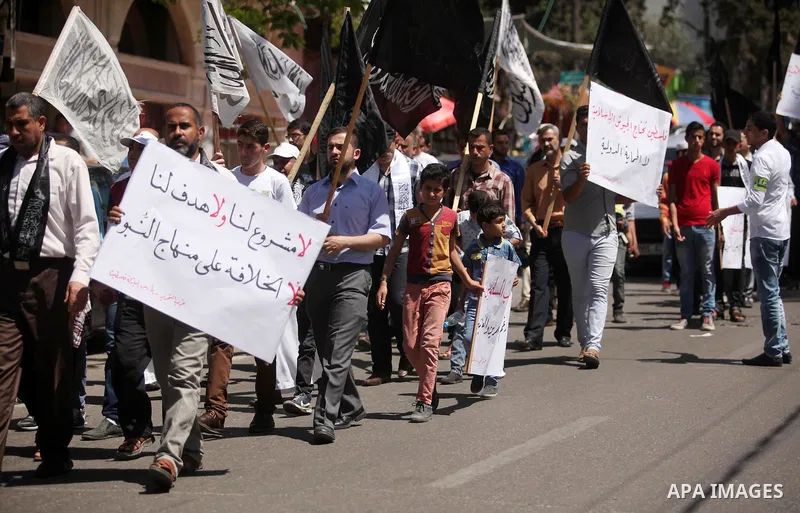 Palestinian supporters of the Islamist party Hizb Ut-Tahrir take part in a rally to mark the 95th anniversary of the overthrow of the Islamic Caliphate, in Gaza city on May 5, 2016. Photo by Ashraf Amra