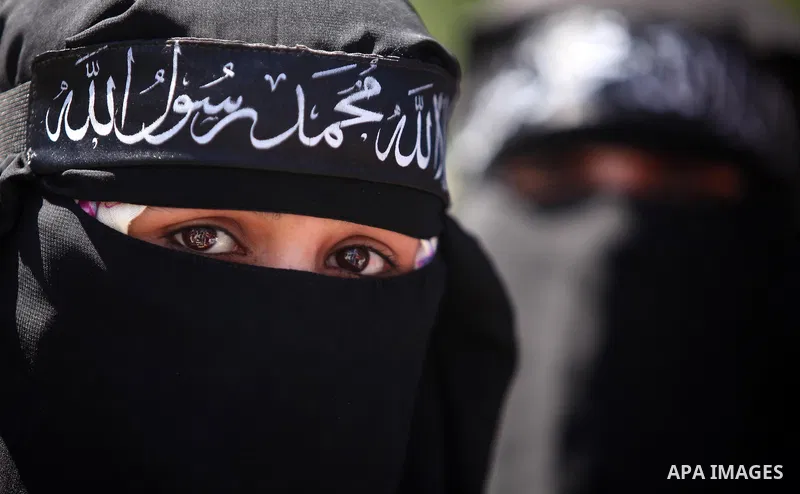 Palestinian supporters of the Islamist party Hizb Ut-Tahrir take part in a rally to mark the 95th anniversary of the overthrow of the Islamic Caliphate, in Gaza city on May 5, 2016. Photo by Ashraf Amra