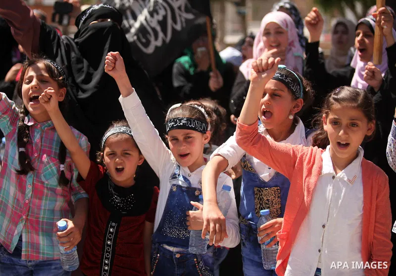 Palestinian supporters of the Islamist party Hizb Ut-Tahrir take part in a rally to mark the 95th anniversary of the overthrow of the Islamic Caliphate, in Gaza city on May 5, 2016. Photo by Ashraf Amra