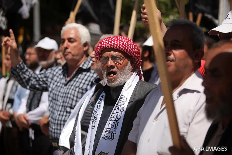 Palestinian supporters of the Islamist party Hizb Ut-Tahrir take part in a rally to mark the 95th anniversary of the overthrow of the Islamic Caliphate, in Gaza city on May 5, 2016. Photo by Ashraf Amra