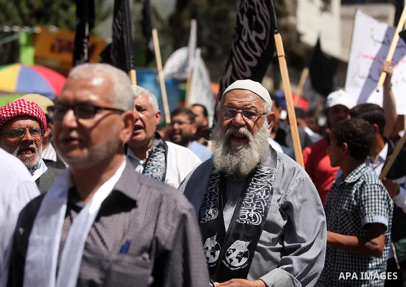 Palestinian supporters of the Islamist party Hizb Ut-Tahrir take part in a rally to mark the 95th anniversary of the overthrow of the Islamic Caliphate, in Gaza city on May 5, 2016. Photo by Ashraf Amra
