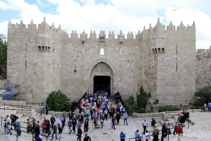 Palestinian Muslim worshipers walk in front of the Damascus Gate following Friday prayers at al-Aqsa mosque, Islam's third holiest site, in Jerusalem's Old city on May 06, 2016. Photo by Mahfouz Abu Turk