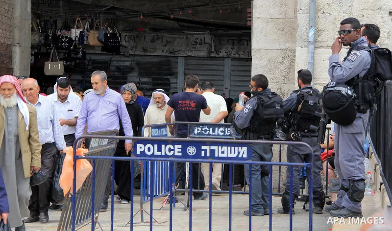 Palestinian Muslim worshipers walk in front of the Damascus Gate following Friday prayers at al-Aqsa mosque, Islam's third holiest site, in Jerusalem's Old city on May 06, 2016. Photo by Mahfouz Abu Turk