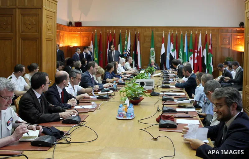 Arab League Secretary General Nabil al-Arabi meets with a delegation from the French Ministry of Defence, in cairo, on May 8, 2016. Photo by Stringer