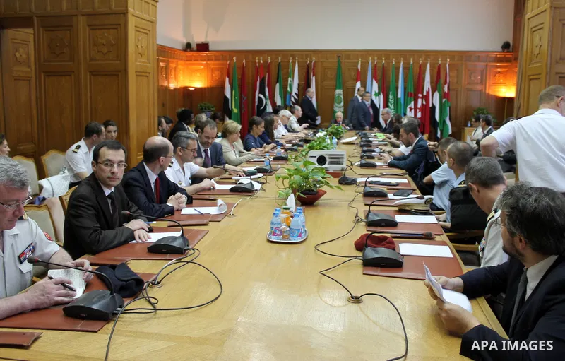 Arab League Secretary General Nabil al-Arabi meets with a delegation from the French Ministry of Defence, in cairo, on May 8, 2016. Photo by Stringer