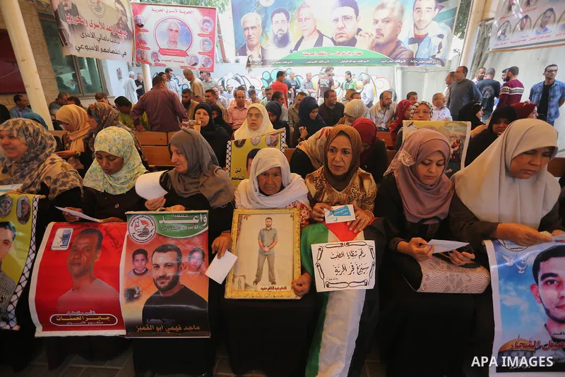 Palestinians take part in a protest demanding release the prisoners in Israeli jails, in front of Red cross office, in Gaza city, on May 9, 2016. Photo by Mohammed Asad