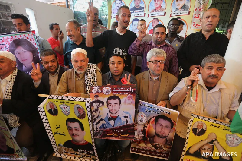 Palestinians take part in a protest demanding release the prisoners in Israeli jails, in front of Red cross office, in Gaza city, on May 9, 2016. Photo by Mohammed Asad