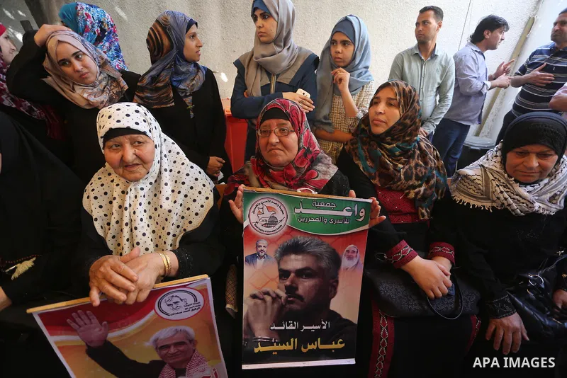 Palestinians take part in a protest demanding release the prisoners in Israeli jails, in front of Red cross office, in Gaza city, on May 9, 2016. Photo by Mohammed Asad