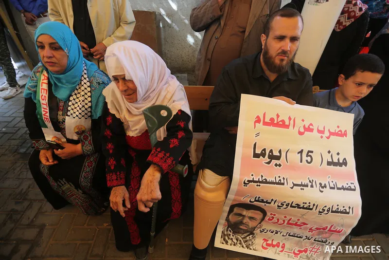 Palestinians take part in a protest demanding release the prisoners in Israeli jails, in front of Red cross office, in Gaza city, on May 9, 2016. Photo by Mohammed Asad