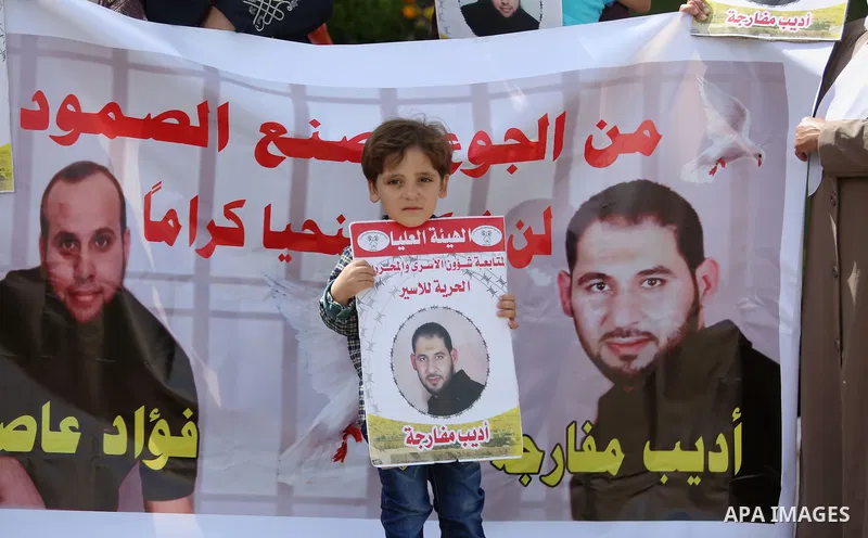 Palestinians take part in a protest demanding release the prisoners in Israeli jails, in the West Bank city of al-Bireh, on May 9, 2016. Photo by Shadi Hatem