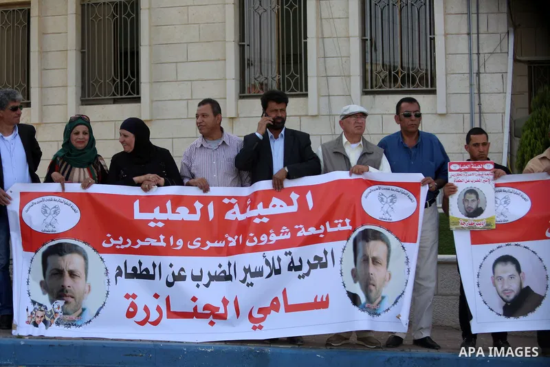 Palestinians take part in a protest demanding release the prisoners in Israeli jails, in the West Bank city of al-Bireh, on May 9, 2016. Photo by Shadi Hatem