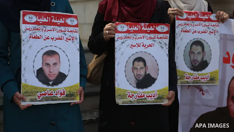 Palestinians take part in a protest demanding release the prisoners in Israeli jails, in the West Bank city of al-Bireh, on May 9, 2016. Photo by Shadi Hatem