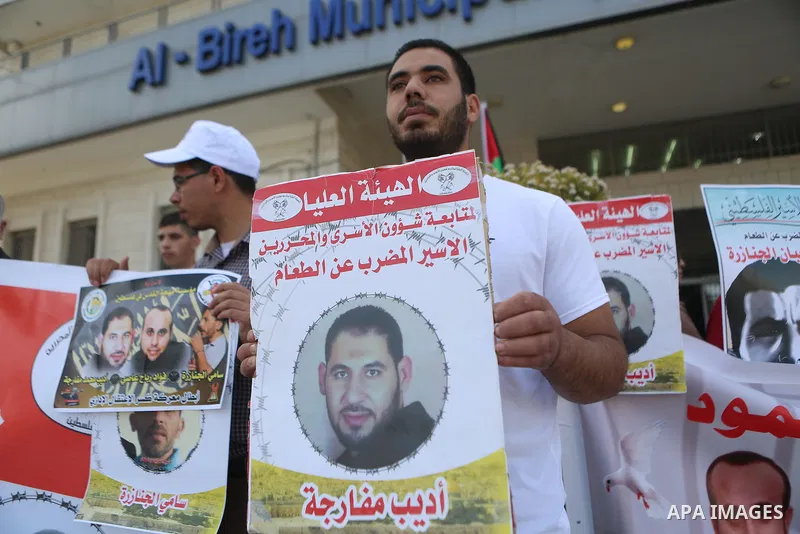 Palestinians take part in a protest demanding release the prisoners in Israeli jails, in the West Bank city of al-Bireh, on May 9, 2016. Photo by Shadi Hatem