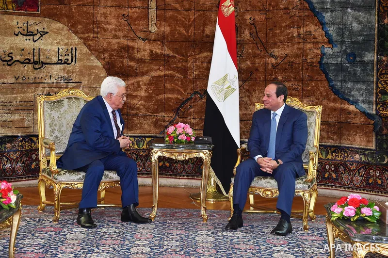 Egyptian President Abdel Fattah al-Sisi meets with Palestinian President Mahmoud Abbas in the capital Cairo on May 9, 2016. Photo by Egyptian President Office