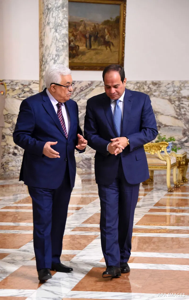 Egyptian President Abdel Fattah al-Sisi meets with Palestinian President Mahmoud Abbas in the capital Cairo on May 9, 2016. Photo by Egyptian President Office