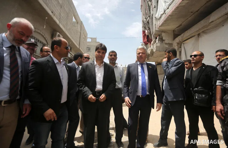 Belgian Foreign Minister Didier Reynders visits the eastern Gaza City Shujaiya neighbourhood which was destroyed during the 50-day war between Israel and Hamas militants in the summer of 2014, during an official visit in...