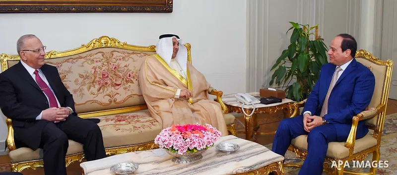 Egyptian President Abdel Fattah al-Sisi meets with Kuwaiti Minister of Justice and of Awqaf and Islamic affairs Yaqoub al-Sanea, in Cairo, Egypt, on May 11, 2016. Photo by Egyptian President Office