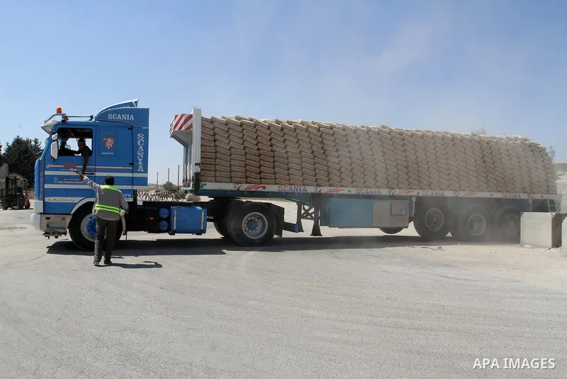 A truck loded with cement enters from Egypt through the Rafah border crossing in southern Gaza Strip on May 12, 2016. Israeli Defence Minister Moshe Yaalon announced on May 2, 2016 the reopening of the Erez crossing poin...