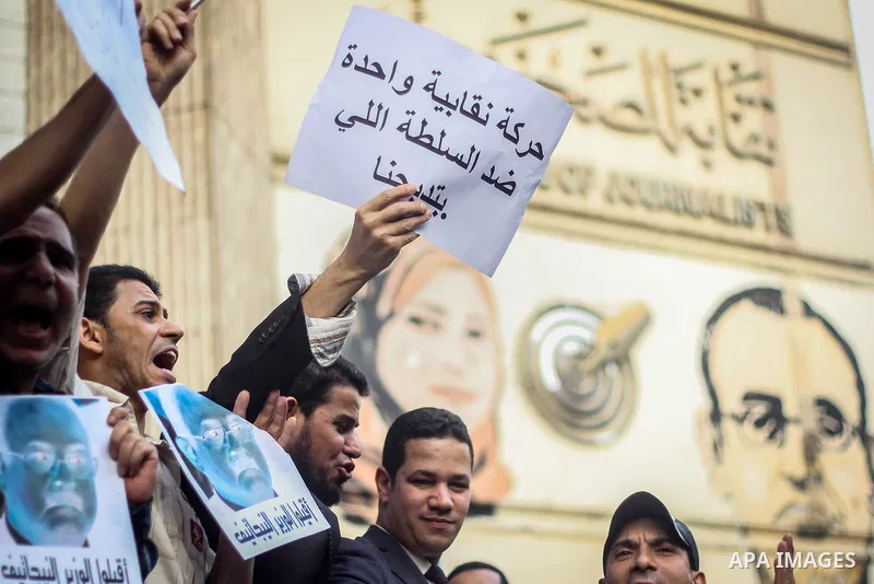 Egyptian Journalists and activists chant slogans and hold banners during a protest in front of the Journalists' Syndicate in Cairo, Egypt, on May 12, 2016. Egypt's journalists' syndicate called for the dismissal of the i...