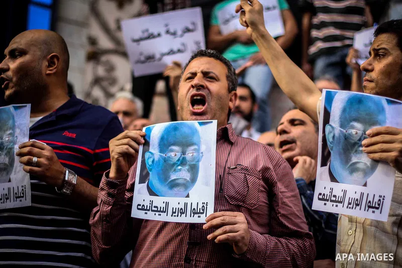 Egyptian Journalists and activists chant slogans and hold banners during a protest in front of the Journalists' Syndicate in Cairo, Egypt, on May 12, 2016. Egypt's journalists' syndicate called for the dismissal of the i...