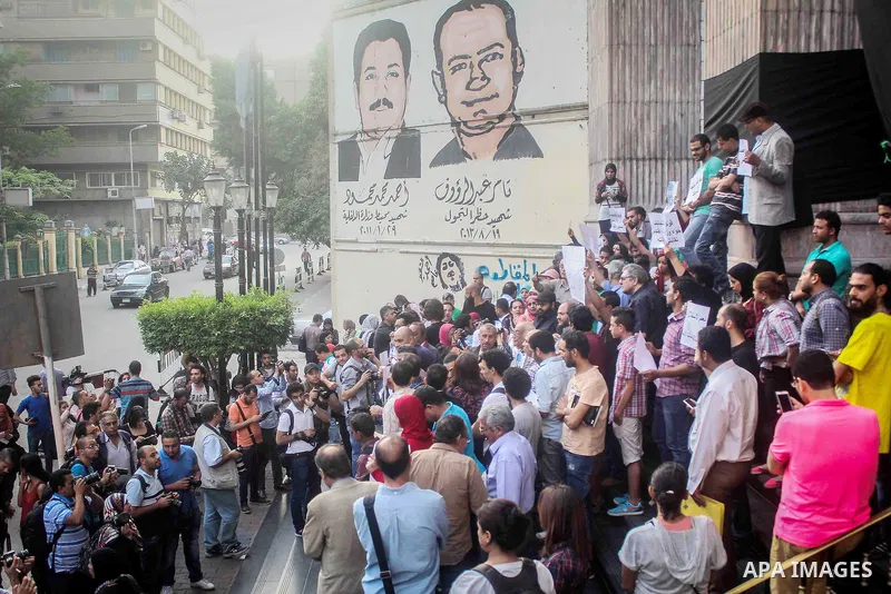 Egyptian Journalists and activists chant slogans and hold banners during a protest in front of the Journalists' Syndicate in Cairo, Egypt, on May 12, 2016. Egypt's journalists' syndicate called for the dismissal of the i...