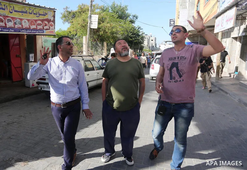 Chinese artist Ai Weiwei and his film crew work on a documentary film on refugees, in Nuseirat refugee camp in the central Gaza Strip on May 12, 2016. Photo by Mohammed Asad