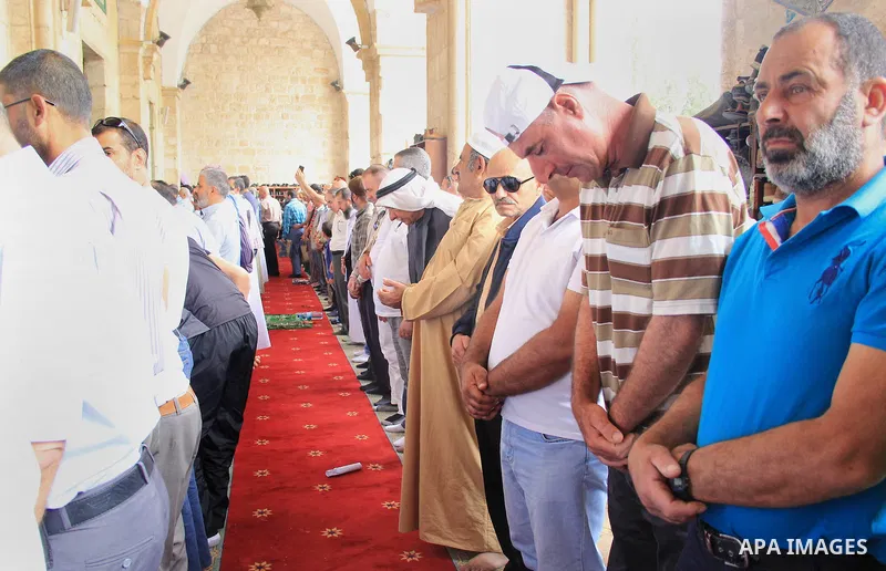 Palestinian Muslim worshipers attend Friday prayers inside al-Aqsa mosque, Islam's third holiest site, in Jerusalem's Old city on May 13, 2016. Photo by Mahfouz Abu Turk