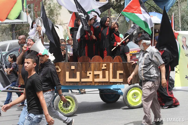 Palestinians wave national flags on May 15, 2016 in the West Bank city of Nablus during a rally to commemorate the "Nakba" or "catastrophe" in Arabic in reference to the establishment in 1948 of the state of Israel. "Nak...