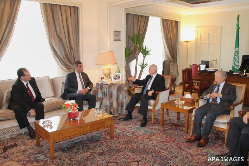 Secretary-General of the Arab League, Nabil Elaraby medets with deputy Prime Minister of Libya Ali Al-qotairan, in Cairo on May 15, 2016. Photo by Stringer