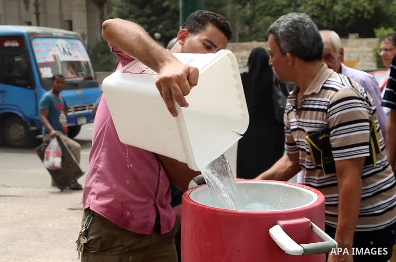 An Egyptian vendor sells chilled water during a sweltering heat wave, in Cairo, Egypt, on May 15, 2016. Photo by Amr Sayed