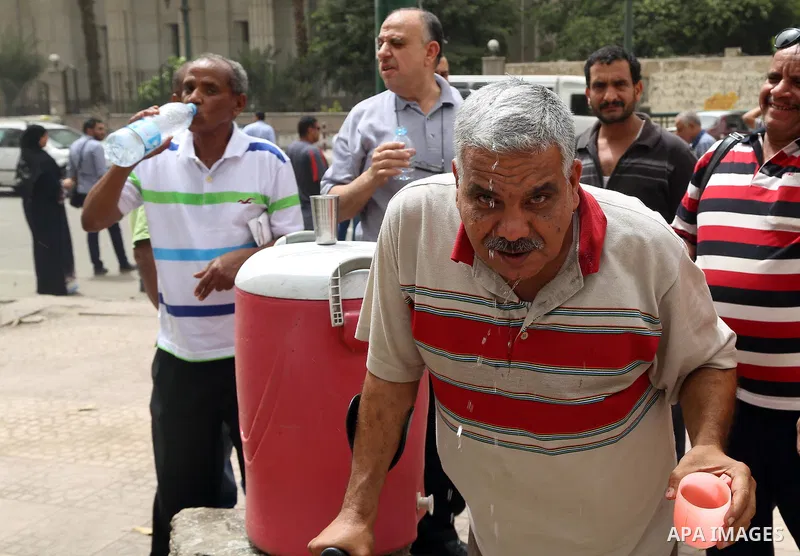 An Egyptian man reacts as he splashes water on his head during a sweltering heat wave, in Cairo, Egypt, on May 15, 2016. Photo by Amr Sayed
