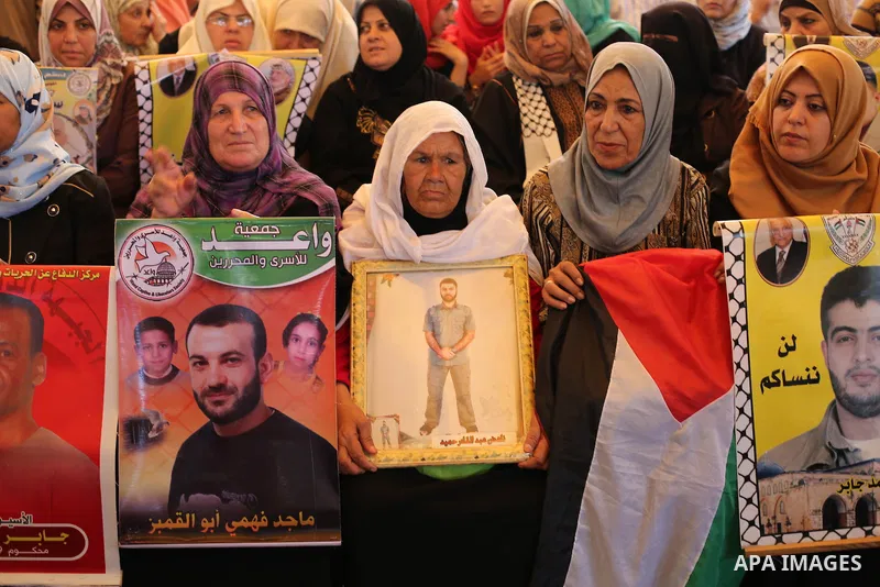 Palestinians take part in a protest demanding release the prisoners in Israeli jails, in front of Red cross office, in Gaza city, on May 16, 2016. Photo by Mohammed Asad