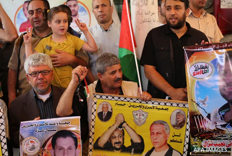 Palestinians take part in a protest demanding release the prisoners in Israeli jails, in front of Red cross office, in Gaza city, on May 16, 2016. Photo by Mohammed Asad
