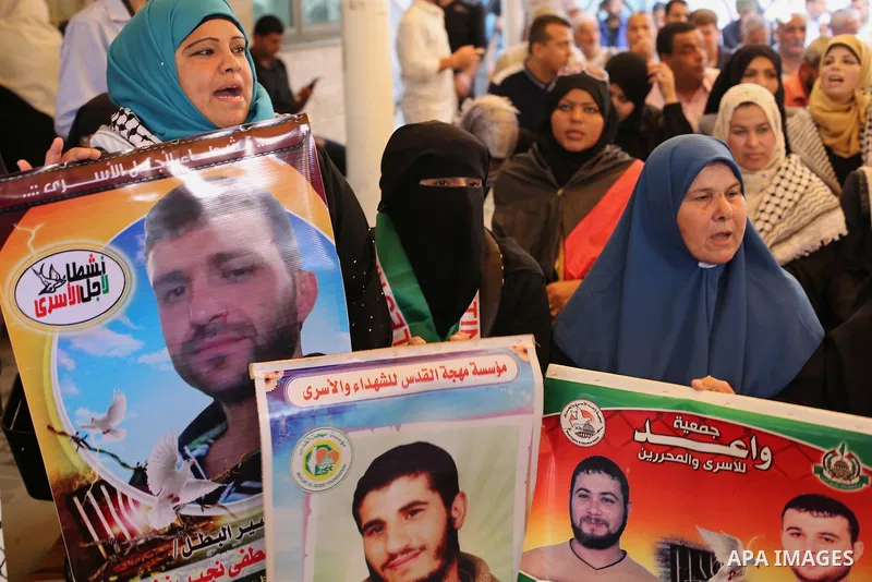 Palestinians take part in a protest demanding release the prisoners in Israeli jails, in front of Red cross office, in Gaza city, on May 16, 2016. Photo by Mohammed Asad