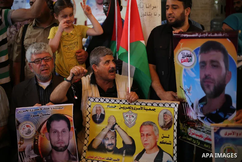 Palestinians take part in a protest demanding release the prisoners in Israeli jails, in front of Red cross office, in Gaza city, on May 16, 2016. Photo by Mohammed Asad