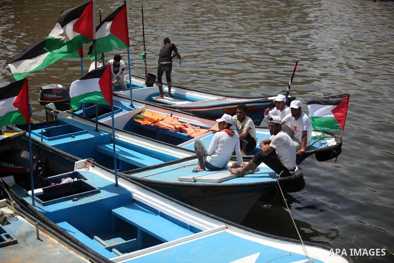 Palestinian patients take part during a protest demanding for treatment abroad, at the Seaport of Gaza City on May 18, 2016. Photo by Ashraf Amra