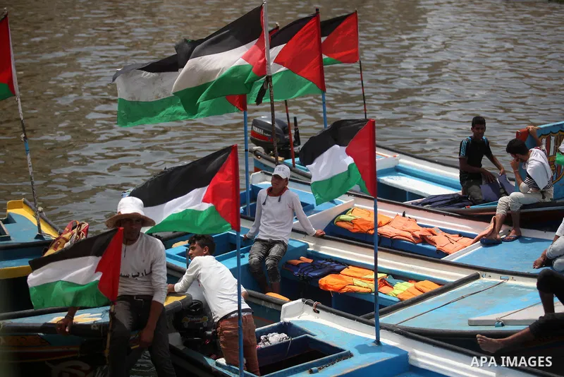 Palestinian patients take part during a protest demanding for treatment abroad, at the Seaport of Gaza City on May 18, 2016. Photo by Ashraf Amra