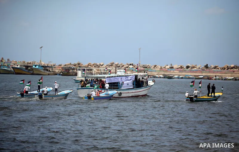 Palestinian patients take part during a protest demanding for treatment abroad, at the Seaport of Gaza City on May 18, 2016. Photo by Ashraf Amra