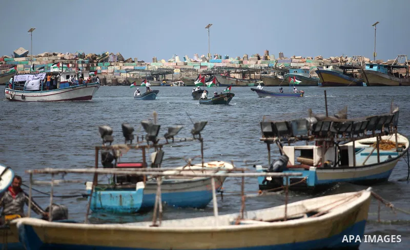 Palestinian patients take part during a protest demanding for treatment abroad, at the Seaport of Gaza City on May 18, 2016. Photo by Ashraf Amra